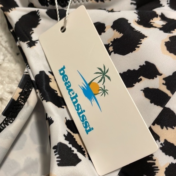 NWT Beachsissi Women’s Leopard Print Swimwear Top Size XL - Picture 3 of 4